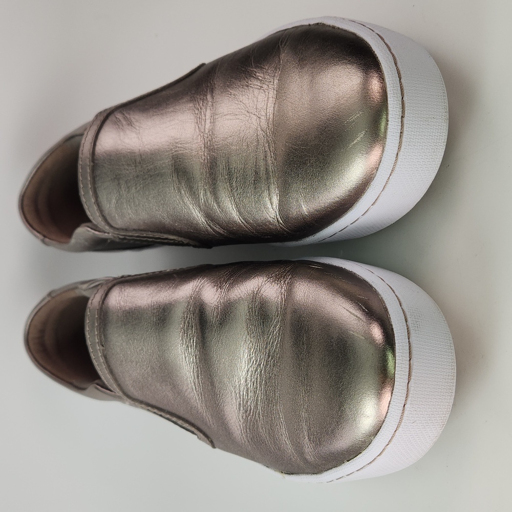 CLARKS GOLD Womens Pennies Size 9.5 GUC - Picture 1 of 16